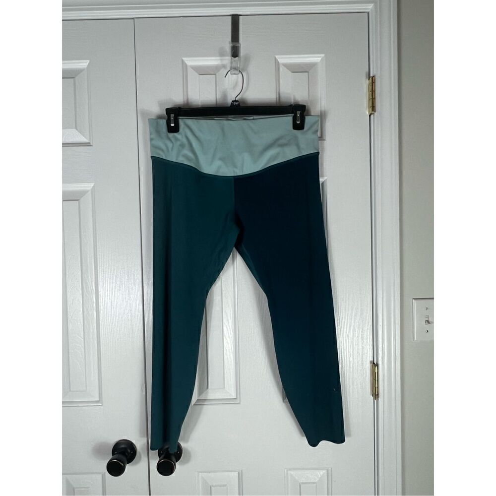 NWT Nike Womens Leggings Size 1x